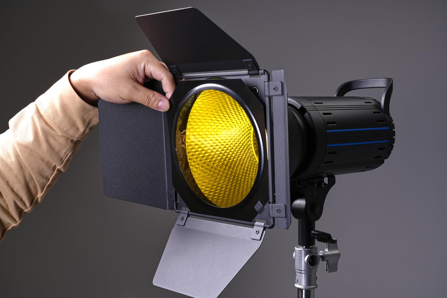 Digitek (DBR-055) Bowens Reflector with Barndoor Combo Universally Compatible with All Flash Speedlites